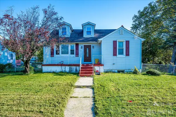-124 Albemarle Avenue, Ewing, NJ 08638