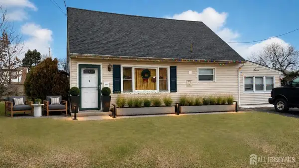 -7 Kendall Drive, Parlin, NJ 08859