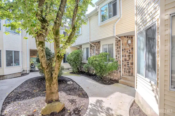 -1088 Schmidt Lane, North Brunswick, NJ 08902