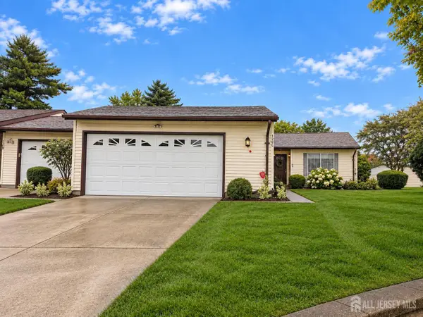 -120 Ironwood Plaza, Monroe, NJ 08831
