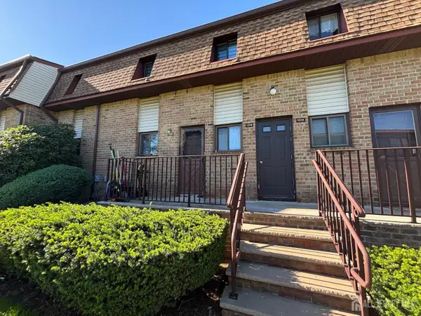 -1315 N Oaks Boulevard, North Brunswick, NJ 08902