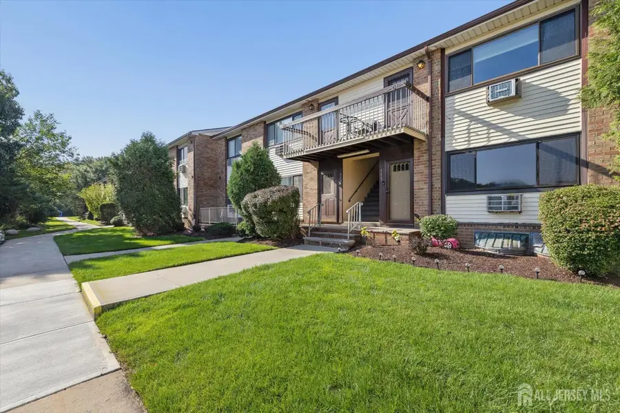 -714 Cricket Lane, Woodbridge, NJ 07095 - #3