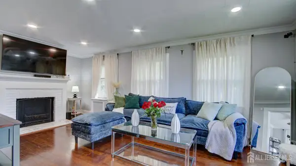 -80 N Hill Road N, Colonia, NJ 07067