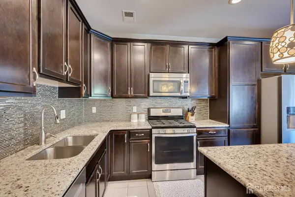 -64 Andrews Way, Piscataway, NJ 08854