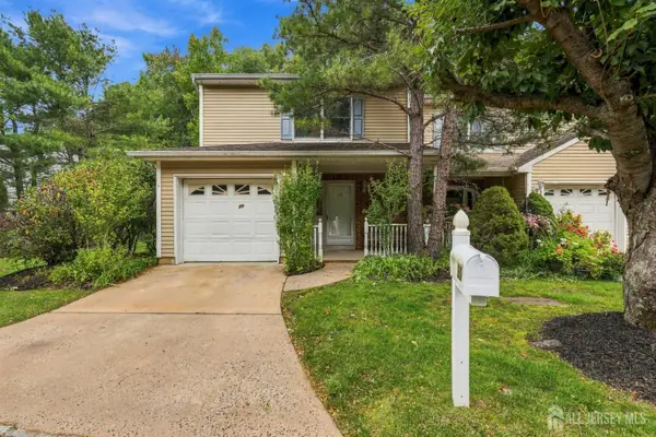 -20 Parkside Drive, Spotswood, NJ 08884