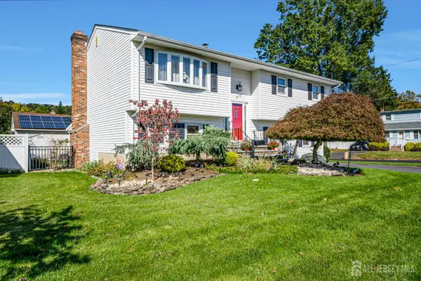 -22 Dogwood Drive, Middlesex, NJ 08846