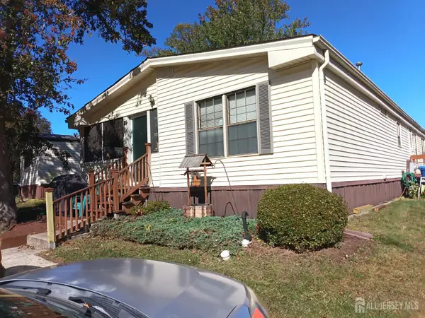 -17 Dickens Road, North Brunswick, NJ 08902