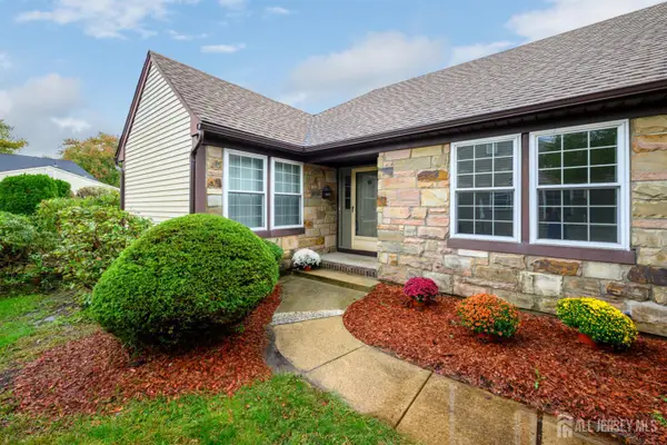 -13 Benjamin Franklin Drive, Monroe, NJ 08831