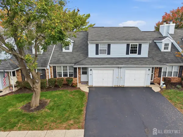 -268 Edgeware Court, Franklin Twsp, NJ 08873
