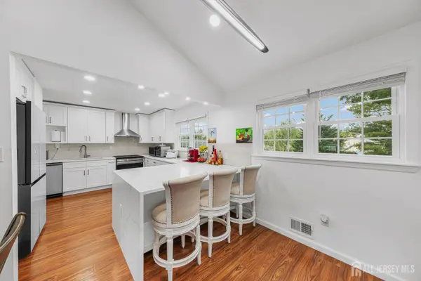 -313 Suttons Lane, Edison, NJ 08817