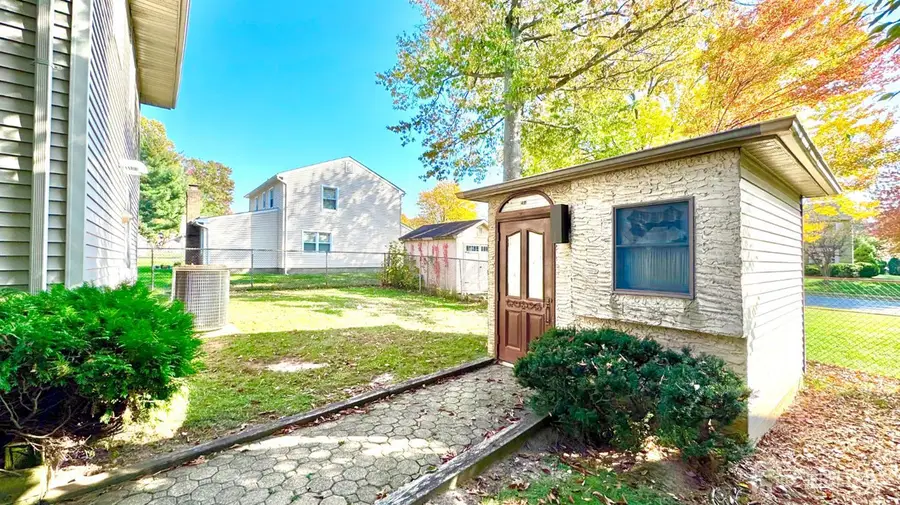 -284 Savoy Avenue, Edison, NJ 08820 - #3