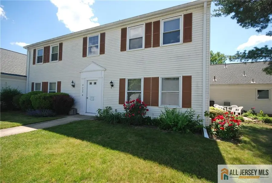-220 Manchester Lane #B, Monroe, NJ 08831 - #3