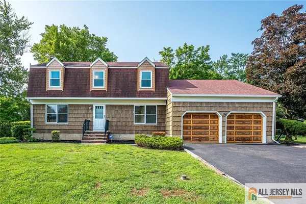 -8 Dov Place, South Brunswick, NJ 08824