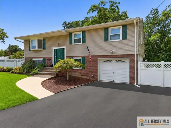 -104 Pinewood Road, Howell, NJ 07731