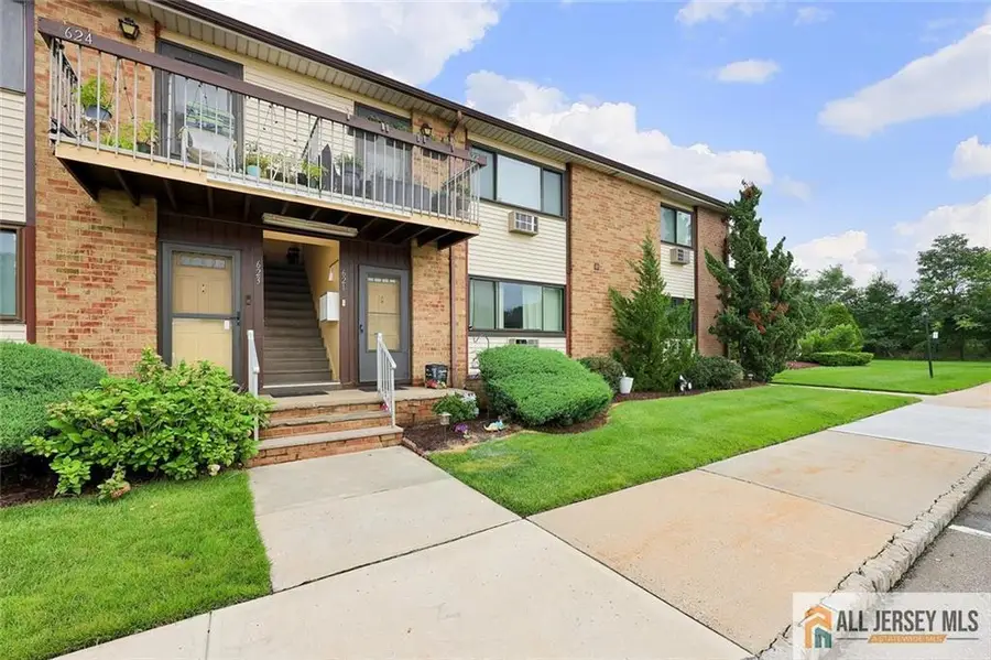 -621 Cricket Lane, Woodbridge, NJ 07095 - #2