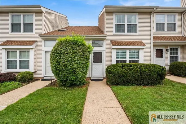-11 Canterbury Circle, Franklin, NJ 08873