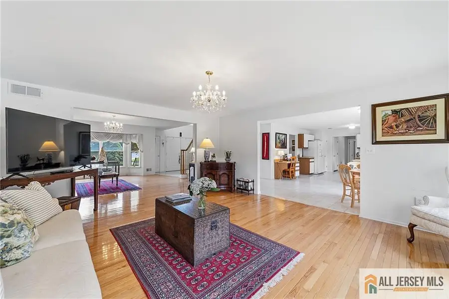 -1 Launcelot Lane, Monroe, NJ 08831 - #3