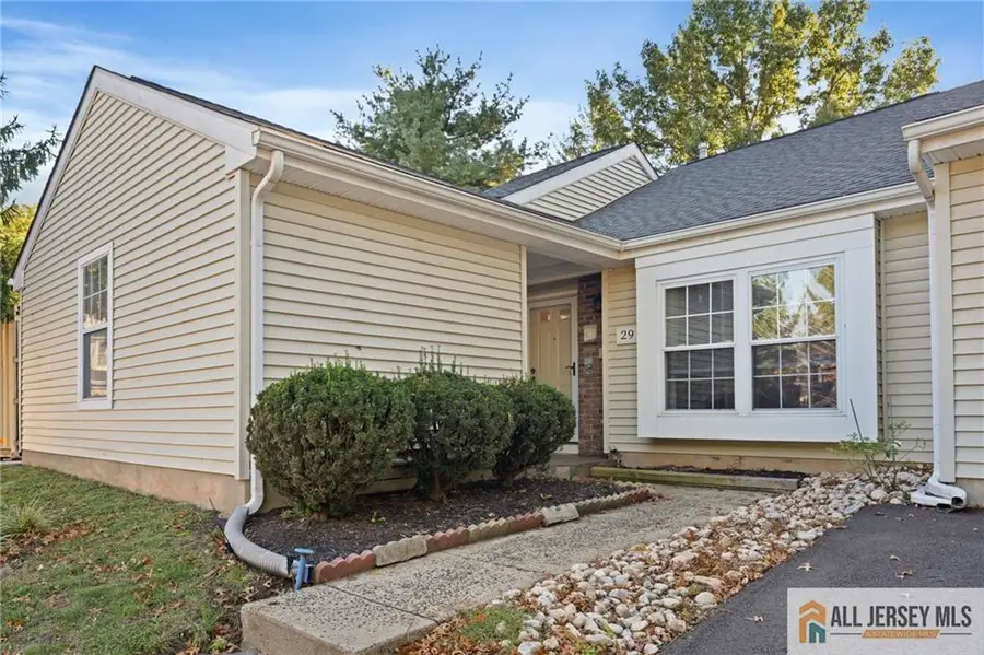 -29 Avebury Place, Franklin, NJ 08873 - #2