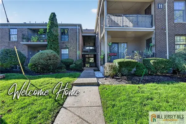 -323 Gills Lane #11T, Iselin, NJ 08830