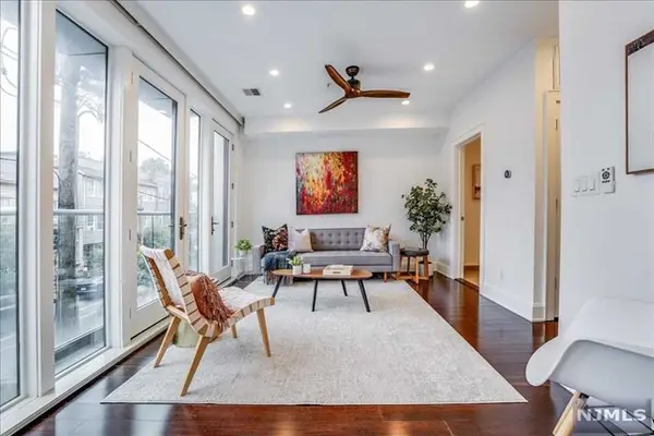 377 5th Street 1, Jersey City, NJ 07302