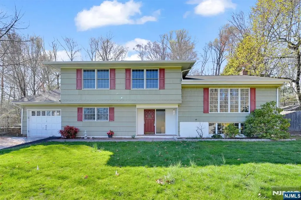 31 Chelsea Court, Hillsdale, NJ 07642 - #1