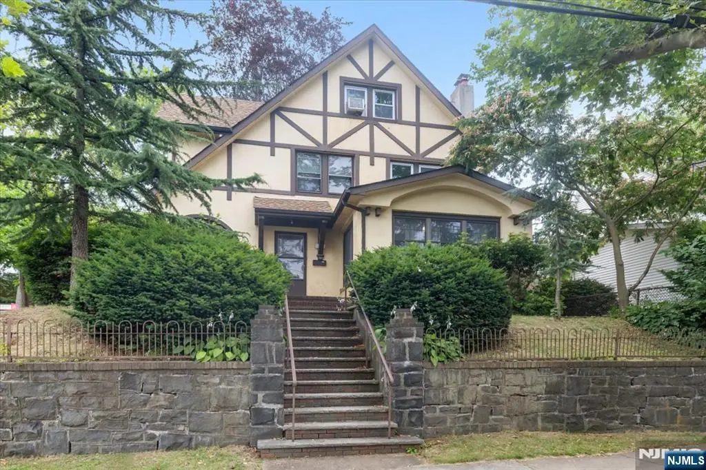 596 Hillside Street, Ridgefield, NJ 07657 - Image #1