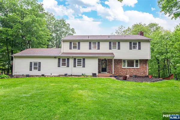 14 Chilhowie Drive, Kinnelon Borough, NJ 07405