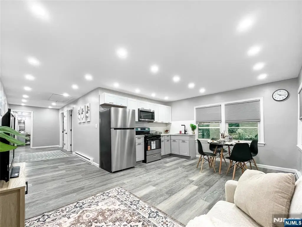 208 Fayette Avenue, Wayne, NJ 07470 - Image #1