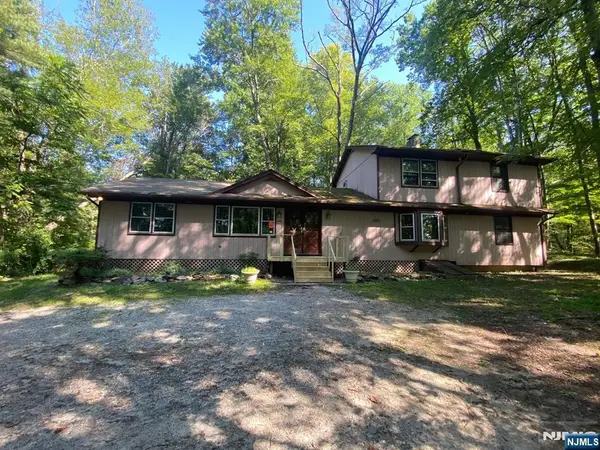 7 Winding Way, Sussex, NJ 07461