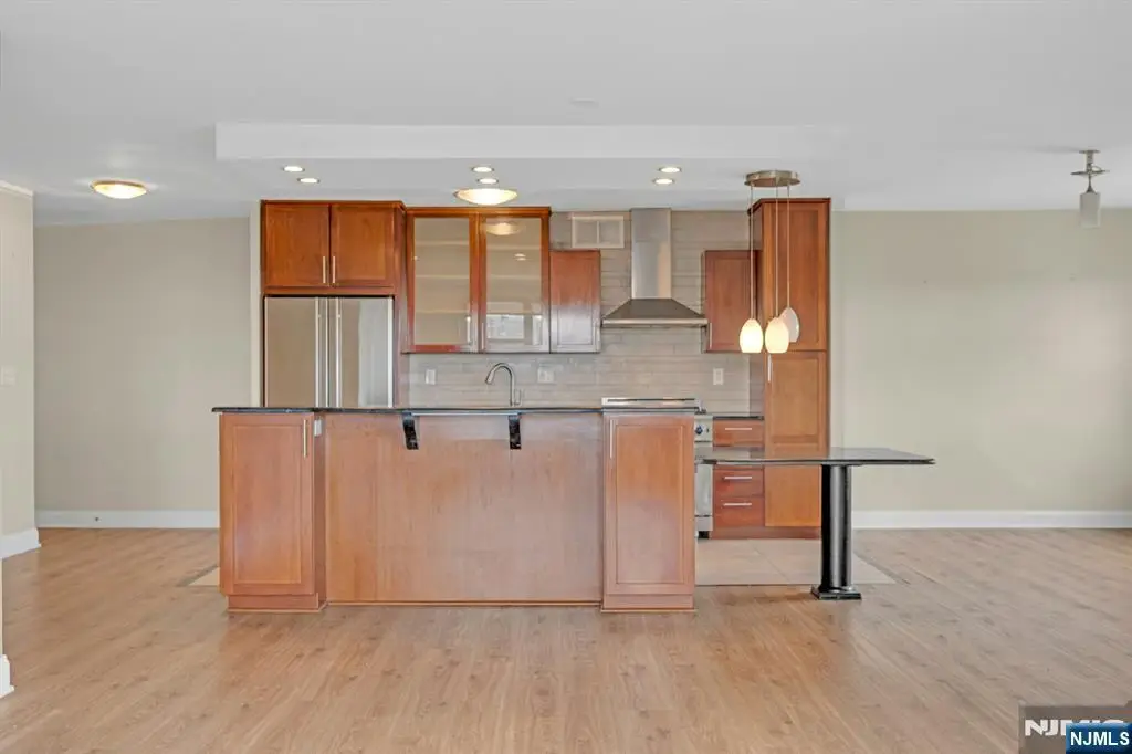 2000 Linwood Avenue 21S, Fort Lee, NJ 07024 - Image #1