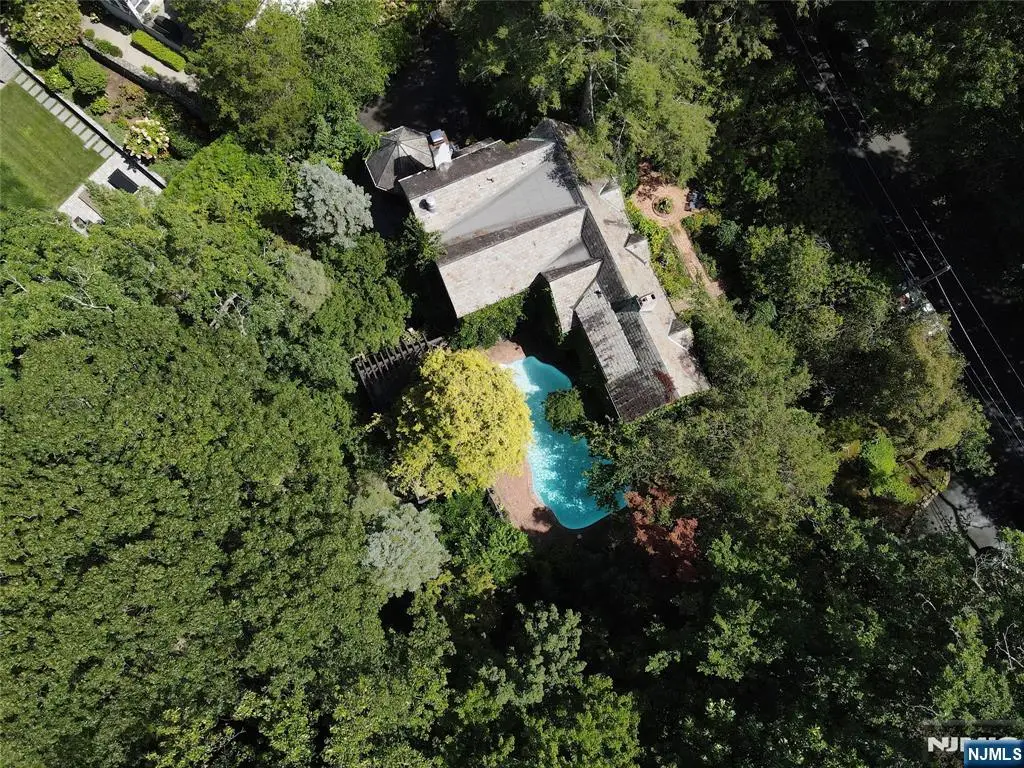 33 Hawthorne Road, Essex Fells, NJ 07021 - Image #1