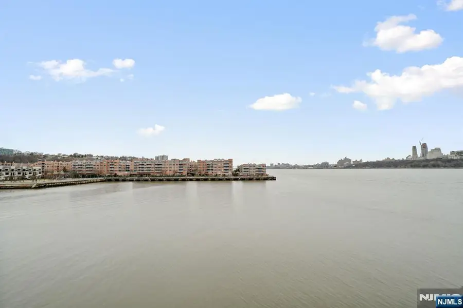 206 The Promenade 206, Edgewater, NJ 07020 - Image #2