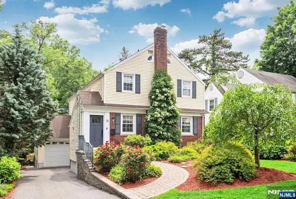 16 Highwood Terrace, Glen Rock, NJ 07452