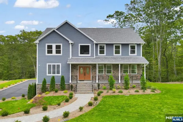 24 Eagles Nest Terrace, West Milford, NJ 07480