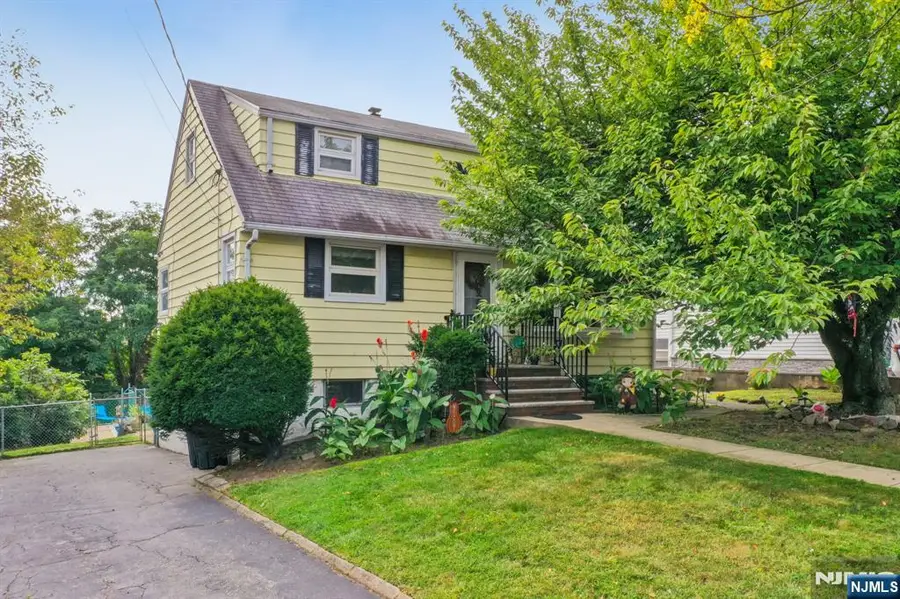 19 Mayfair Place, Clifton, NJ 07013 - Image #2