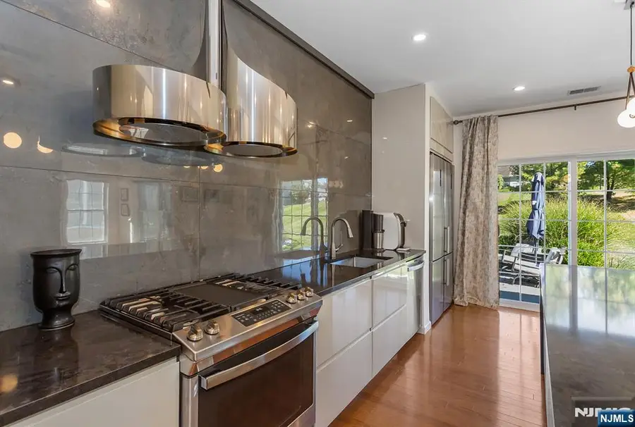 24 Bluffs Court, Hamburg, NJ 07419 - Image #3