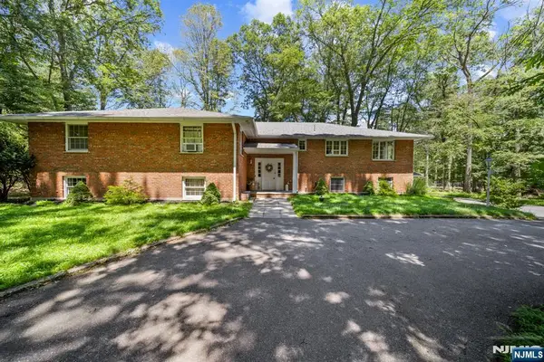 564 Route 208, Franklin Lakes, NJ 07417