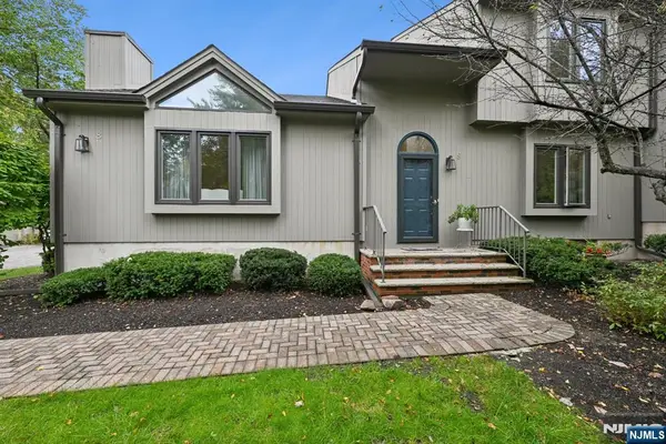 8 Sherwood Drive, Mountain Lakes Boro, NJ 07046