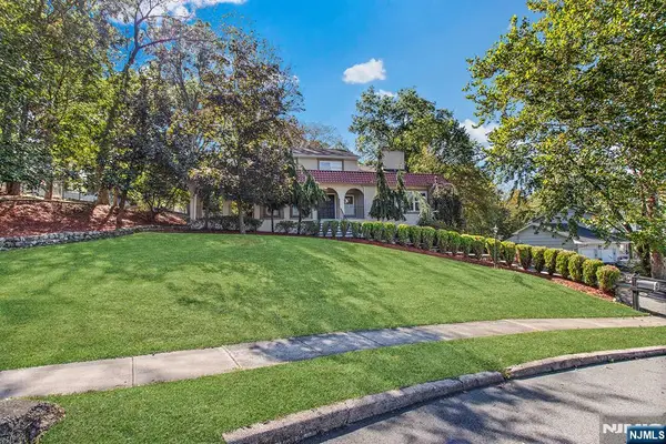 16 Winonah Avenue, Wayne, NJ 07470