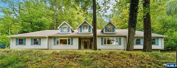 155 Glenside Trail, Byram, NJ 07871