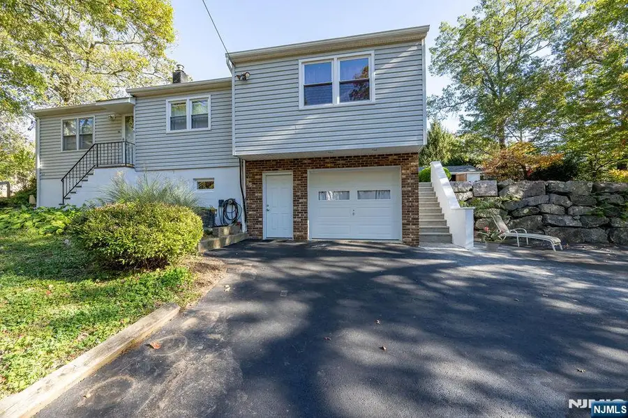 54 Reidy Place, Hewitt, NJ 07421 - Image #2