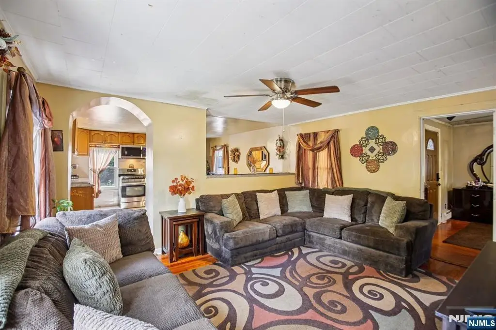 369 Queens Court, Ridgewood, NJ 07450 - Image #1