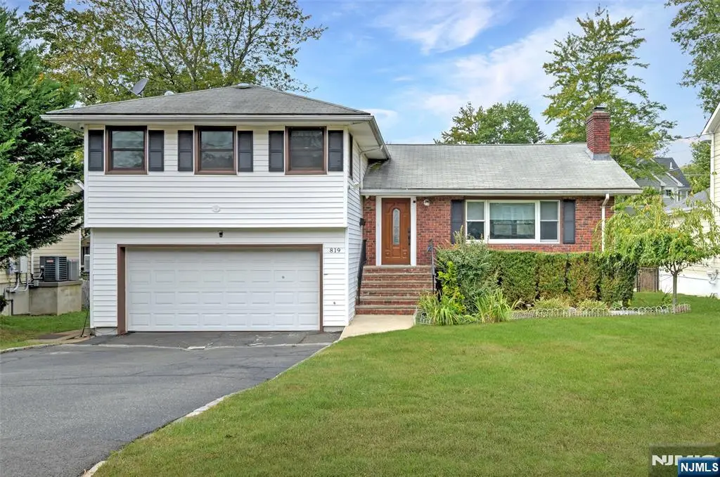 819 Ridgewood Road, Millburn, NJ 07041 - Image #1