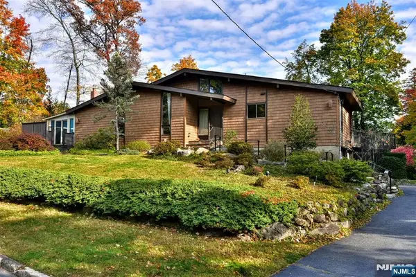 36 Circle Drive, Park Ridge, NJ 07656