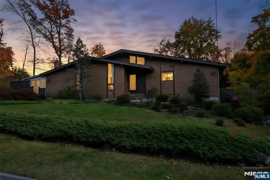 36 Circle Drive, Park Ridge, NJ 07656 - Image #2