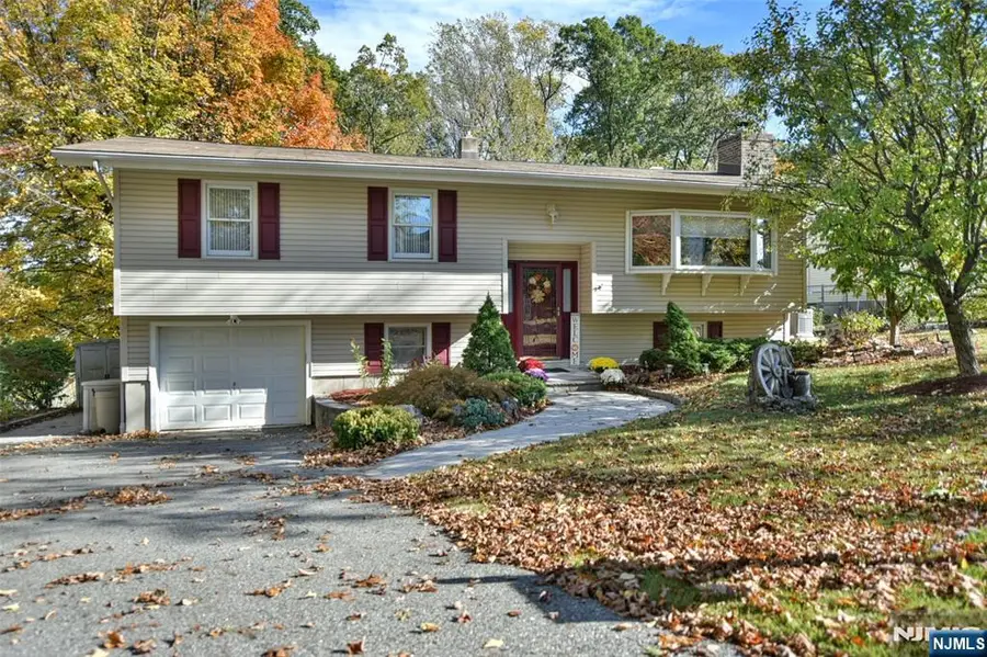24 Lozier Court, West Milford, NJ 07480 - Image #2