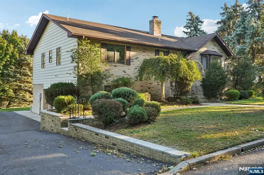 8 Cambridge Road, Totowa, NJ 07512 - #2