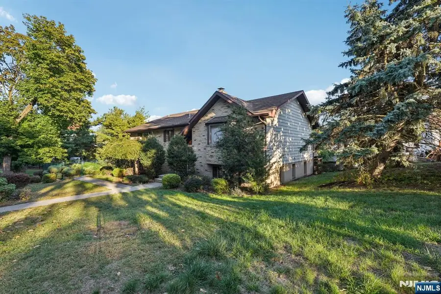 8 Cambridge Road, Totowa, NJ 07512 - #3