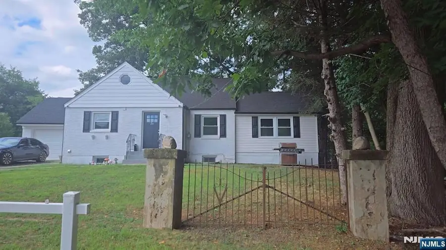 29 Stansfield Place, North Haledon, NJ 07508 - Image #2