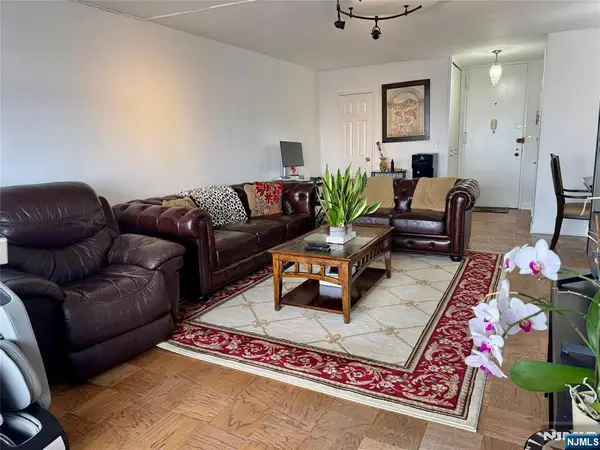 2077 Center Avenue 20F, Fort Lee, NJ 07024